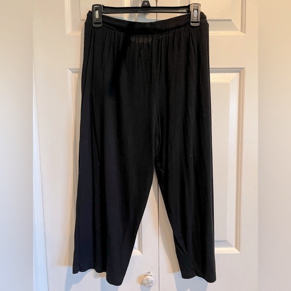 2 Pc PJ Set🖤 MICKEY❤️MINNE MOUSE , Black “Chalk” T & SOFT Cropped Black Pants - Picture 8 of 8